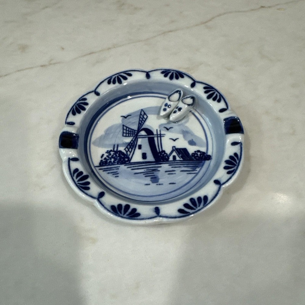 Vtg Delft Blue Ashtray Trinket Dish Hand Painted w/ Dutch Clogs Wooden Shoes